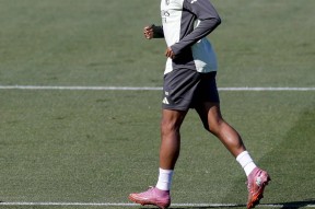 包含皇家马德里发布备战花絮，今晨外线爆发，西甲任务艰巨，年轻球员得到机会的词条