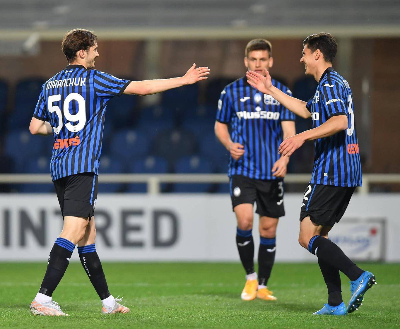 尤文图斯训练开放日;转会期战术微调引欢呼;意甲在即;轮换策略成焦点的简单介绍 尤文图斯训练开放日;转会期战术微调引欢呼;意甲在即;轮换策略成焦点的简单介绍