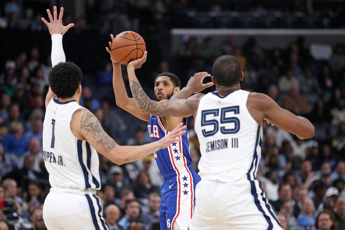 包含今晨斯图加特备战NBA季后赛，遗憾出局细节曝光，媒体盛赞，训练强度明显提升的词条